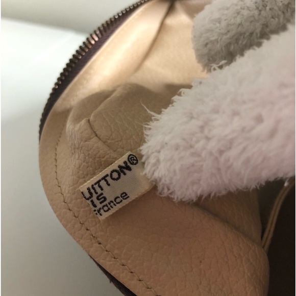 Louis Vuitton Paris Toilette 28 Bag, Monogram Canvas, Date: 822, February 1982. - Picture 11 of 15